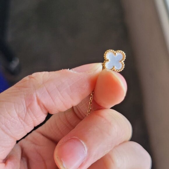 AUTHENTIC Van Cleef & Arpels Sweet Alhambra 18K Mother-of-Pearl Pendant Necklace - Picture 6 of 8